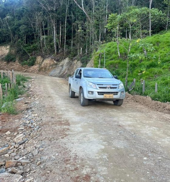 Prefecta Karla Reátegui entrega vía de Las Pircas a Tarrangami en el cantón Chinchipe